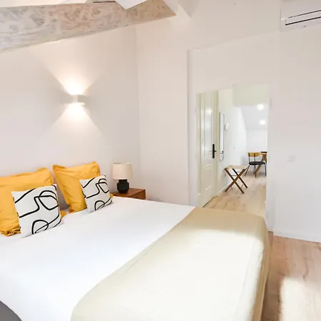 Aparthotel Laa *